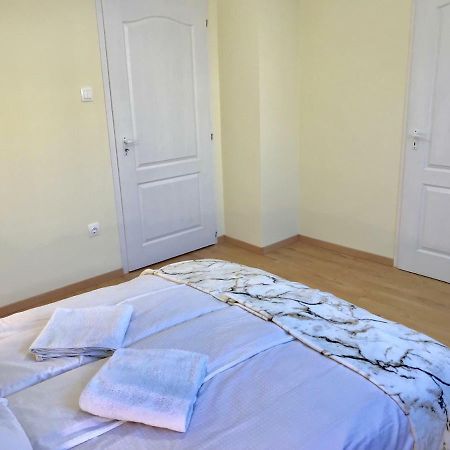 Ella Apartman Debreţin Exterior foto