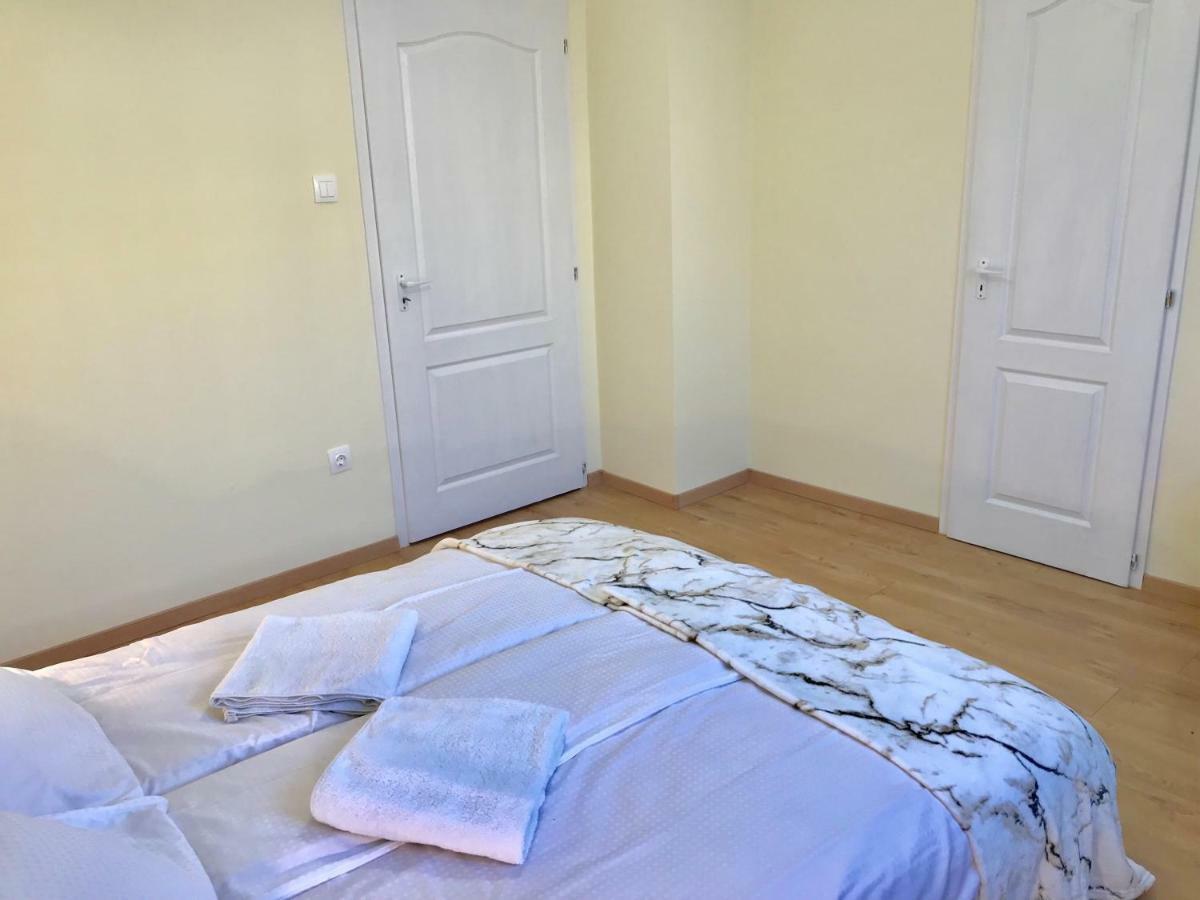 Ella Apartman Debreţin Exterior foto