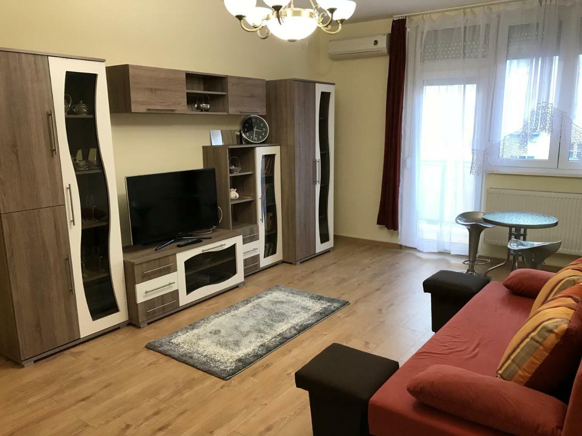 Ella Apartman Debreţin Exterior foto