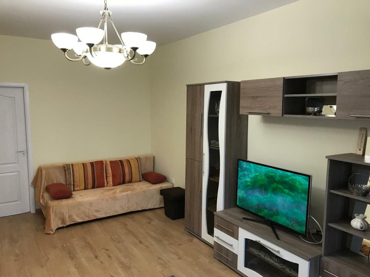 Ella Apartman Debreţin Exterior foto